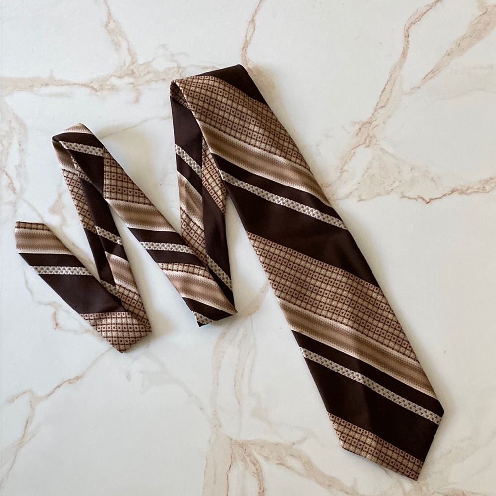 Elegant Brown Striped Men's Tie